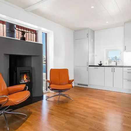 Nappstraumen Seafront Cabin, Lilleeid 68 Holiday home